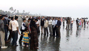 পর্যটকে মুখর কুয়াকাটা সৈকত