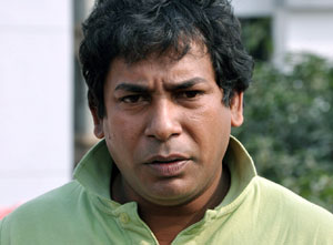 জটিলতায় ভুগছেন মোশাররফ করিম