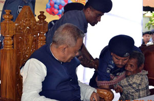 পাগলের খপ্পরে স্বরাষ্ট্রমন্ত্রী!
