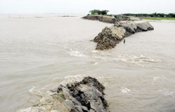 ‘মহাসেন’ আতঙ্কে উপকূলের তিন লাখ মানুষ