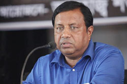 হিরনের কর্মীদের হাতে সংবাদকর্মীরা লাঞ্ছিত
