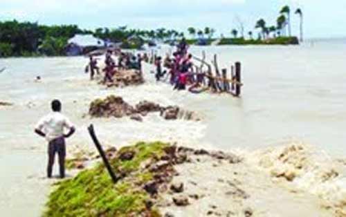 বামনায় বেড়িবাধ ভেঙে ২৫ গ্রাম প্লাবিত