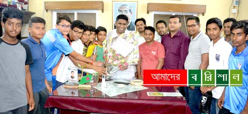সাদিক আবদুল্লাহকে অনূর্ধ-১৪ ক্রিকেট চ্যাম্পিয়ন দলের শুভেচ্ছা