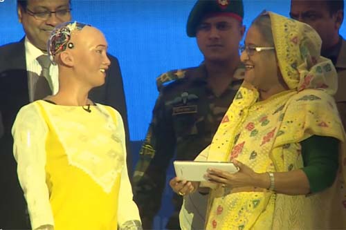 হাসলেন সোফিয়া, হাসালেন প্রধানমন্ত্রীকে