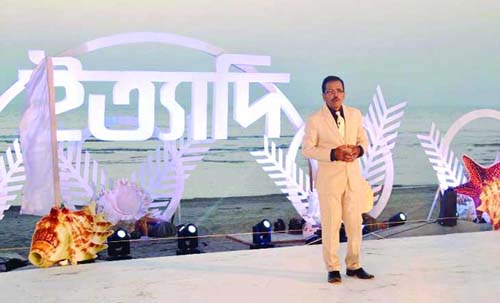 বরিশালের হানিফ সংকেতকে অ্যাওয়ার্ড এনে দিল ‘ইত্যাদি’