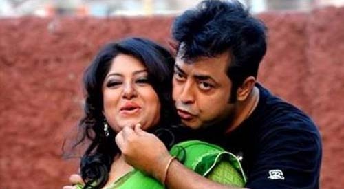 শ্বশুরবাড়ির অদূরে ঘুরে গেলেন মৌসুমী, সঙ্গে ওমর সানি