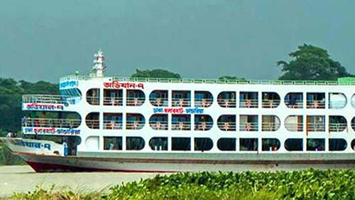 ৪৩৬ পর্যটক নিয়ে চরে আটকা কুয়াকাটাগামী লঞ্চ