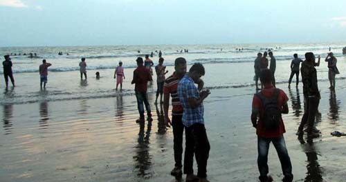 কক্সবাজারের নীল জল নীল আকাশ