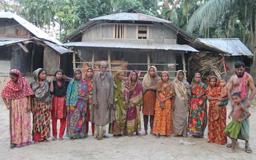 বামনার এক বাড়িতেই ২৬ ভিক্ষুক