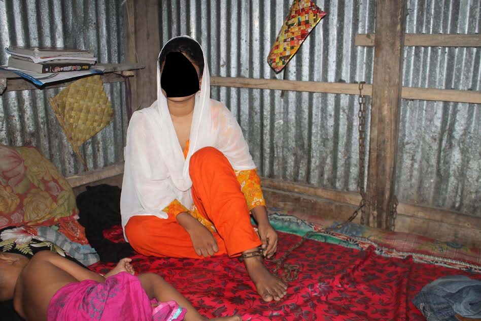 প্রেমের কারণে কিশোরীকে শিকলে বেঁধে নির্যাতন