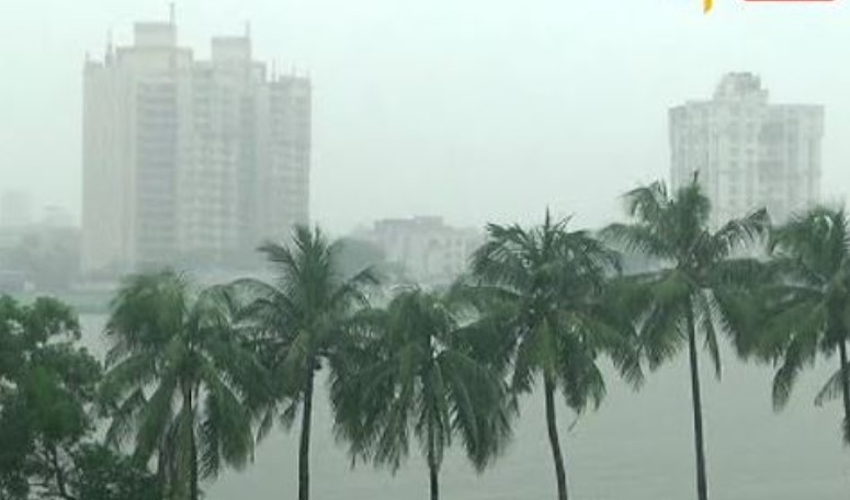 রাজধানীর উপর দিয়ে ৭৪ কিলোমিটার বেগে বয়ে গেল কালবৈশাখী