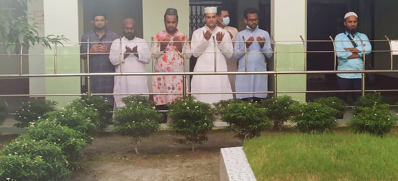 বানারীপাড়ার ওসি’র ঝালকাঠিতে কায়েদ  সাহেব হুজুর (রাঃ)’র মাজার জিয়ারত