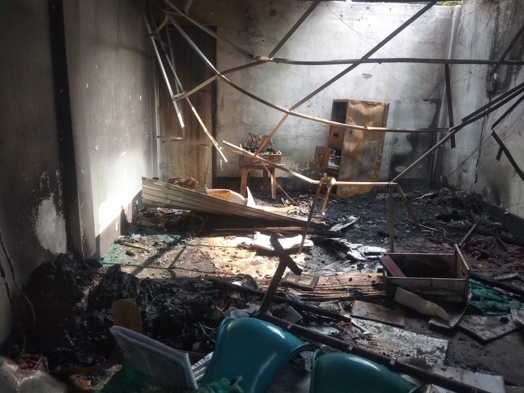 দৌলতখানে দুর্বৃত্তদের দেয়া আগুনে ইউনিয়ন পরিষদের অস্থায়ী কার্যালয়  পুড়ে ছাই