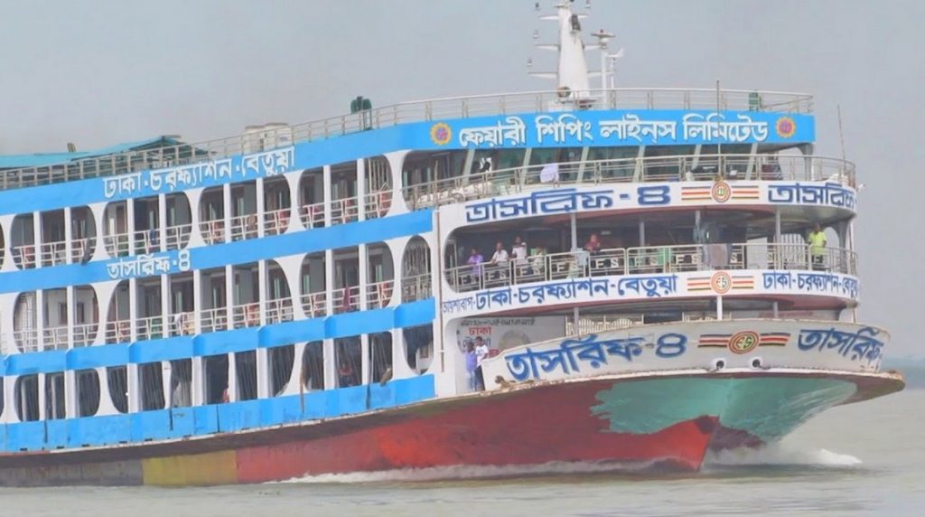 ভোলার দক্ষিণাঞ্চল নৌরুটে দ’ুটি লঞ্চ বন্ধে চরম ভোগান্তিতে যাত্রীরা