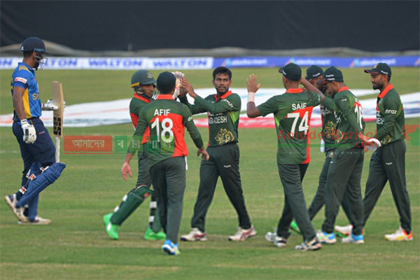 মিরাজের ঘূর্ণিতে চাপে শ্রীলঙ্কা