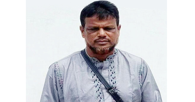 কৃষি কর্মকর্তাকে ইউপি চেয়ারম্যানের থাপ্পড়!