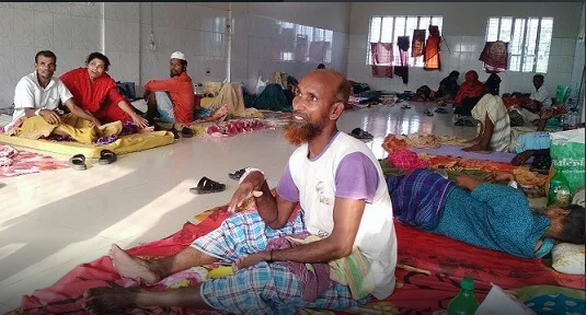 বারান্দায় রেখেও চলছে চিকিৎসা,ভান্ডারিয়া হাসপাতালে ডায়রিয়া রোগীর চাপ