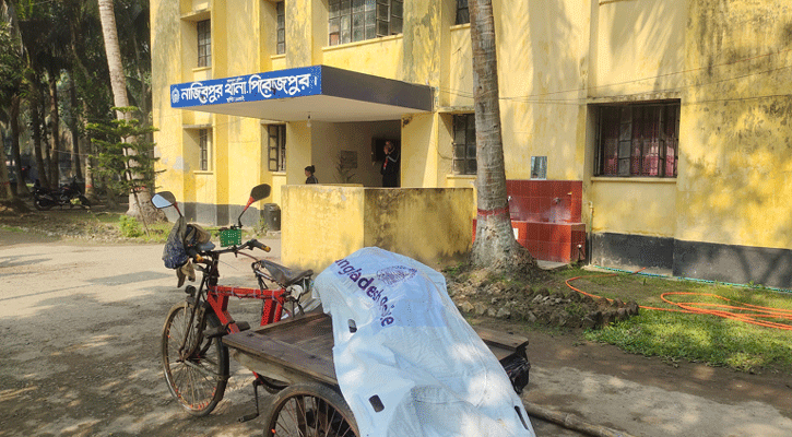 নাজিরপুরে নিজ গাড়ির চাপায় অটোরিবকশাচালক নিহত
