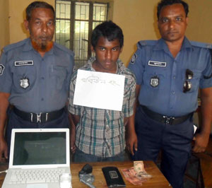 অস্ত্রসহ আটক