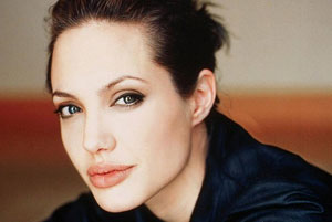 angelina-jolie অ্যাঞ্জেলিনা জোলি