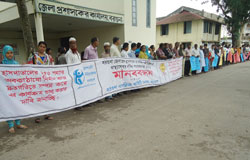 barguna-human-chain বরগুনায় স্বাস্থ্য সেবার মানোন্