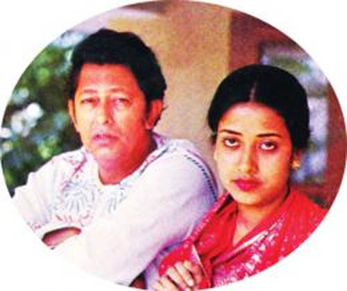 নলছিটিতে বাবার ভিটায় সুবর্ণা মুস্তাফা