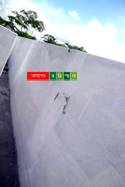 কাজ শেষের আগেই সাইক্লোন শেল্টারে ফাটল