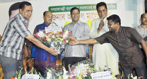 বরিশালে তথ্য সচিব আব্দুল মালেককে সংবর্ধনা