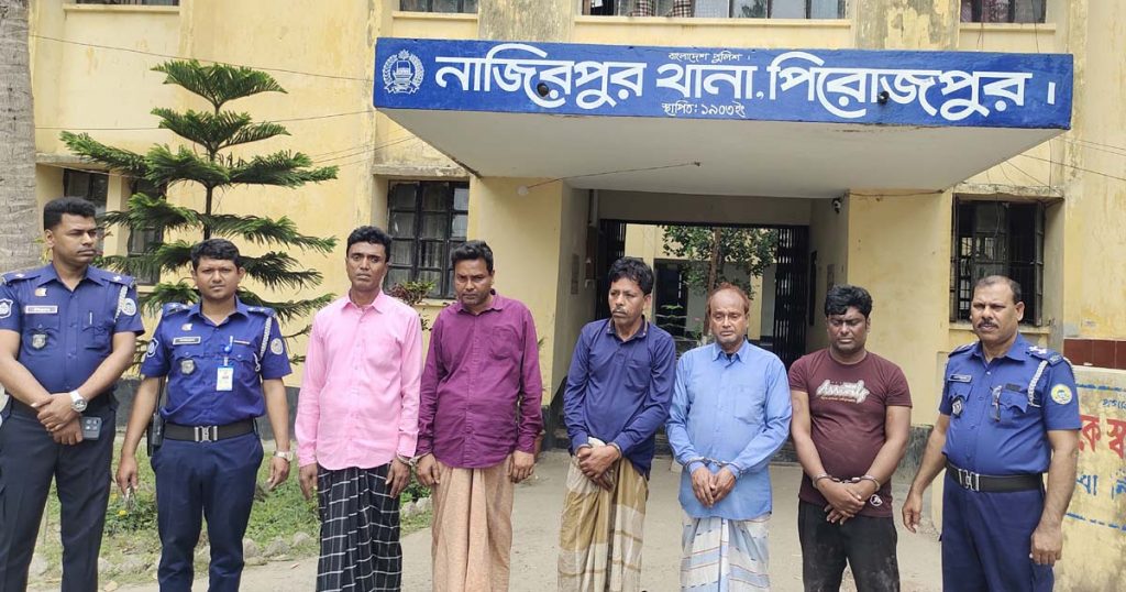 পিরোজপুরে সীমানা পিলার ক্রয়-বিক্রয়ঃ শিক্ষক ব্যাংকারসহ আটক ৫