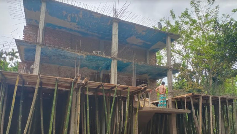 দৌলতখানে সরকারি জমিতে ভবন নির্মাণে বাধা দেওয়ায় ভূমি সহকারী কর্মকর্তা লাঞ্ছিত