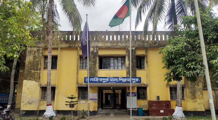 নাজিরপুরে ট্রাকচাপায় প্রাণ গেল ভ্যান চালকের