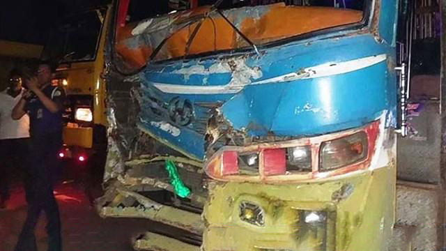 ভান্ডারিয়ায় বাসের ধাক্কায় ফেরিতে থাকা ৪ মোটরসাইকেল নদীতে