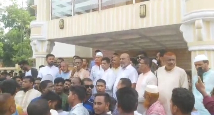 প্রার্থী আকতার হোসেনের নির্বাচনি পথসভায় জনতার ঢল
