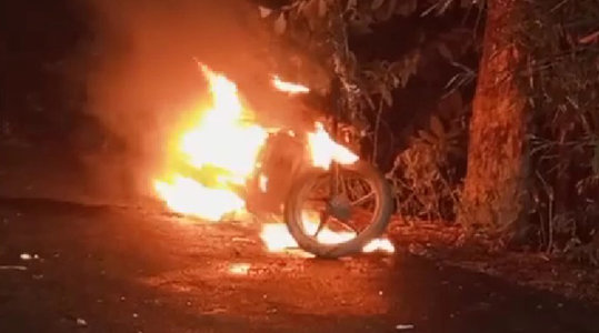 ভান্ডারিয়ায় ককটেল বিস্ফোরণ ঘটিয়ে ব্যবসায়ীদের ২ লাখ ছিনতাই : গ্রেপ্তার-৬