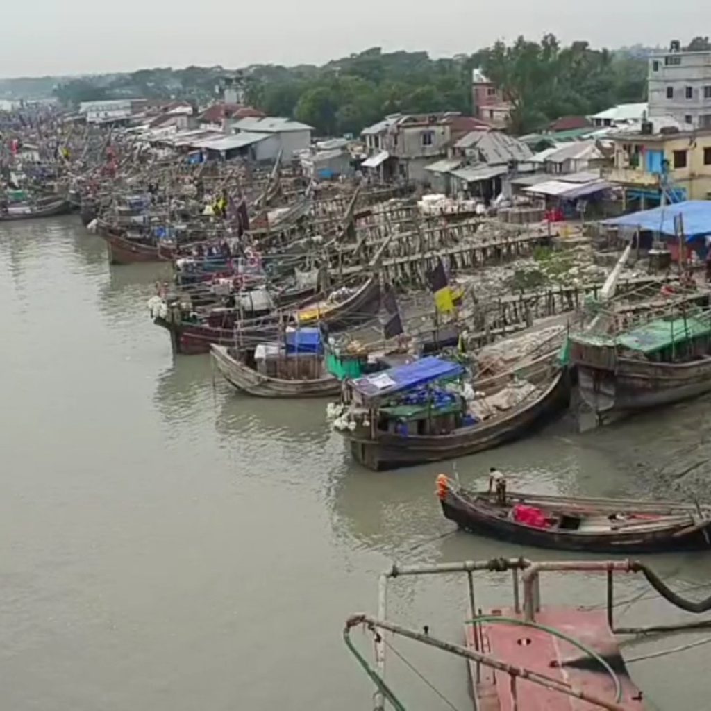 সক্রিয় মৌসুমী বায়ুর প্রভাবে উপকূলে বৃষ্টিপাত, ৩ নম্বর সতর্ক সংকেত