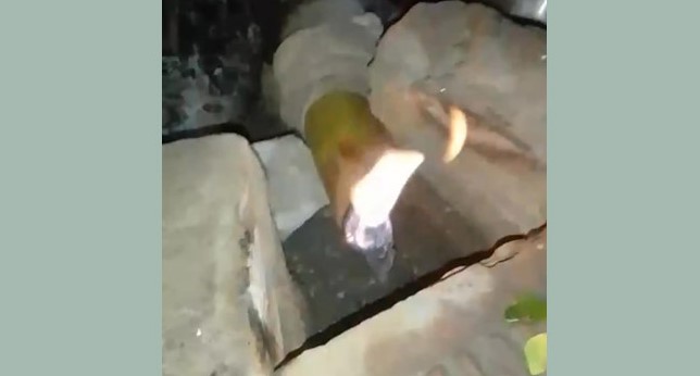 গলাচিপায় টিউবওয়েলের পাইপে উঠে আসছে প্রাকৃতিক গ্যাস গলাচিপায় টিউবওয়েলের পাইপে উঠে আসছে প্রাকৃতিক গ্যাস