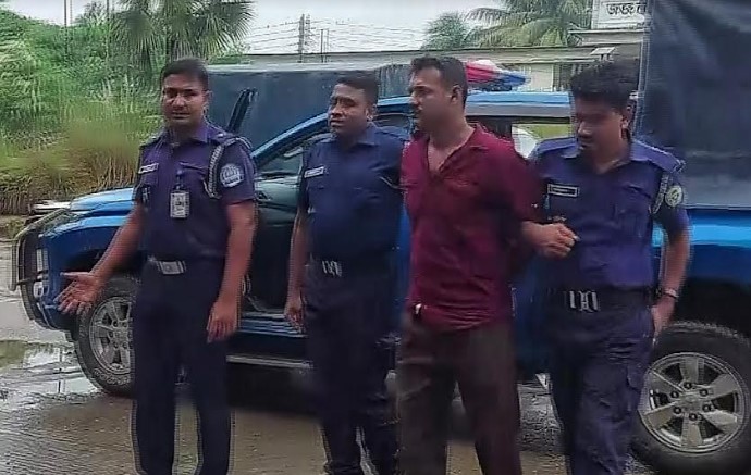 ডাকাত বাহিনীর প্রধান ২০ মামলার আসামী জুয়েল মৃধা গ্রেপ্তার ডাকাত বাহিনীর প্রধান ২০ মামলার আসামী জুয়েল মৃধা গ্রেপ্তার