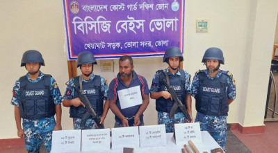 দৌলতখানে অস্ত্রসহ ডাকাত আটক