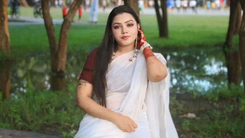 ‘সখের পুরুষ আমাকে দুনিয়া ছাড়তে বাধ্য করছে’