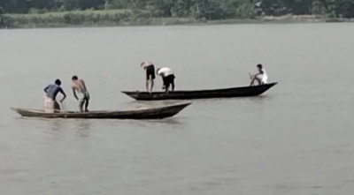অভিযানেও থামছে না ইলিশ নিধন, রাতে চরে হচ্ছে বেচাকেনা অভিযানেও থামছে না ইলিশ নিধন, রাতে চরে হচ্ছে বেচাকেনা