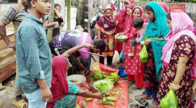 প্রথম দিনেই সাড়া ফেলেছে বরিশালের ন্যায্যমূল্যের দোকান প্রথম দিনেই সাড়া ফেলেছে বরিশালের ন্যায্যমূল্যের দোকান