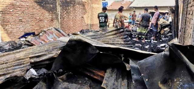 নাজিরপুরে অ*গ্নিকা*ন্ডে ৮টি দোকান ভূষ্মিভুত, কোটি টাকার ক্ষতি