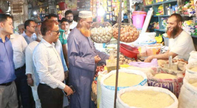 বরিশালে নিষিদ্ধ পলিথিন ব্যাগের বিরুদ্ধে অভিযান বরিশালে নিষিদ্ধ পলিথিন ব্যাগের বিরুদ্ধে অভিযান