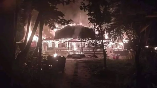 রাজাপুরে আগুনে পুড়ল বসতঘর, আহত ৫ রাজাপুরে আগুনে পুড়ল বসতঘর, আহত ৫