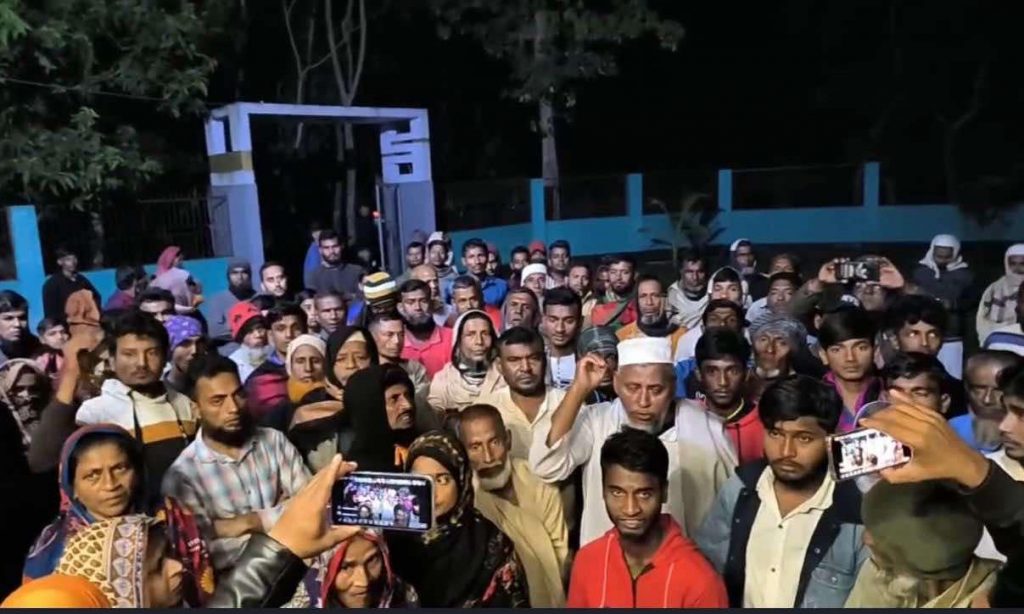 বাউফলে ইউপি চেয়ারম্যানের বাড়িতে হামলা, জনতার প্রতিরোধে পালিয়ে গেলেন হামলাকারীরা
