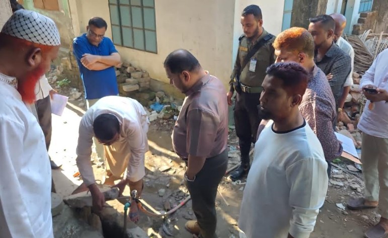 কোটি টাকার বকেয়া আদায়ে কলাপাড়ায় রাঘব বোয়ালদের পানির সংযোগ বিচ্ছিন্ন অভিযান শুরু কোটি টাকার বকেয়া আদায়ে কলাপাড়ায় রাঘব বোয়ালদের পানির সংযোগ বিচ্ছিন্ন অভিযান শুরু