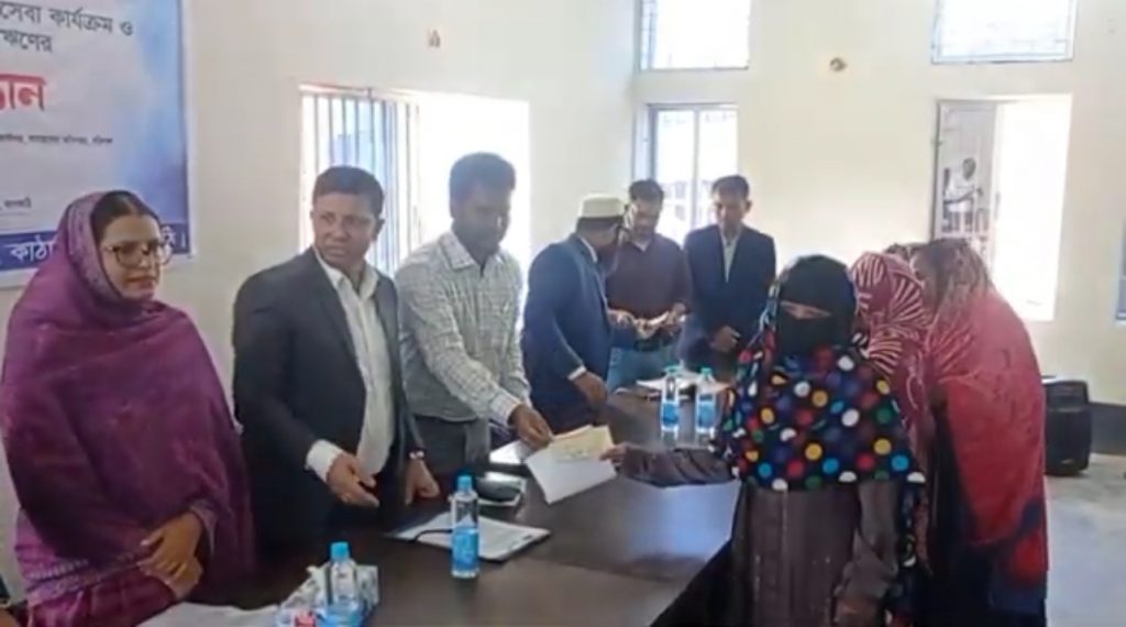 কাঁঠালিয়ায় দরিদ্র নারী পুরুষের মাঝেসমাজ সেবা অধিদপ্তর ৫০ লাখ টাকার সুদ মুক্ত ঋণ বিতরণ কাঁঠালিয়ায় দরিদ্র নারী পুরুষের মাঝেসমাজ সেবা অধিদপ্তর ৫০ লাখ টাকার সুদ মুক্ত ঋণ বিতরণ