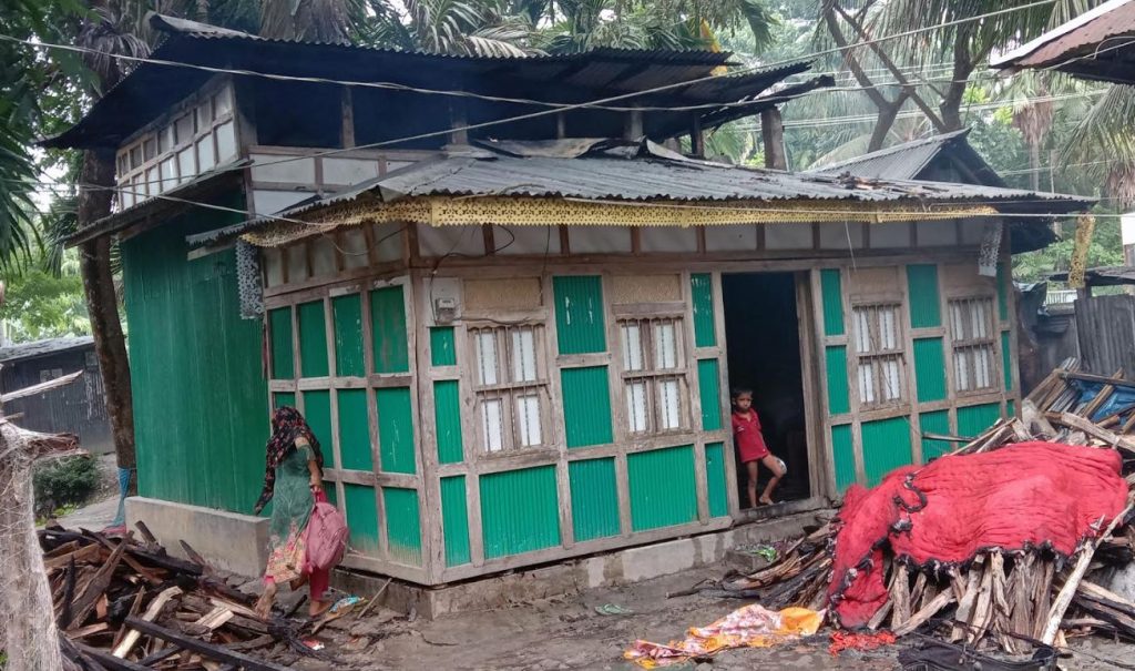 তজুমদ্দিনে দুবৃর্ত্তের দেয়া আগুনে পুড়ে গেছে বসত ঘর