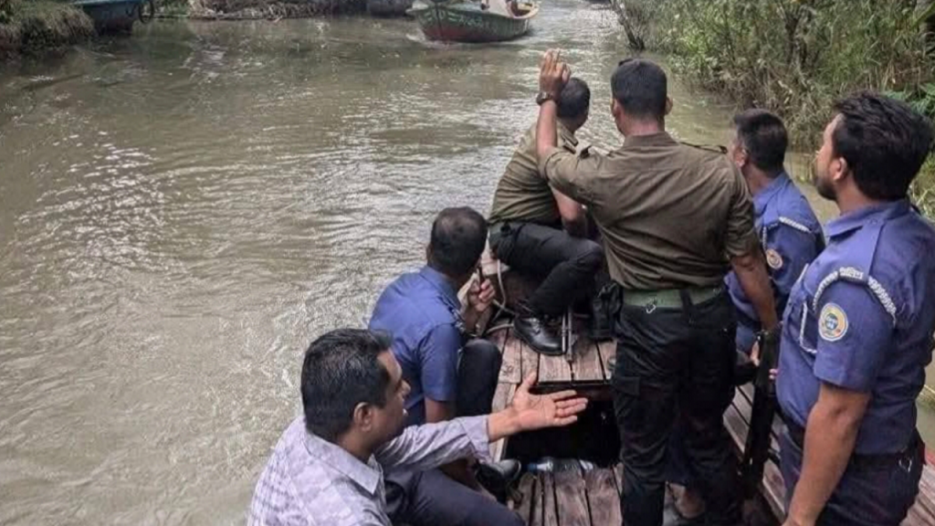 শতবর্ষী পেয়ারা বাগানে মোবাইল কোর্টের অভিযান