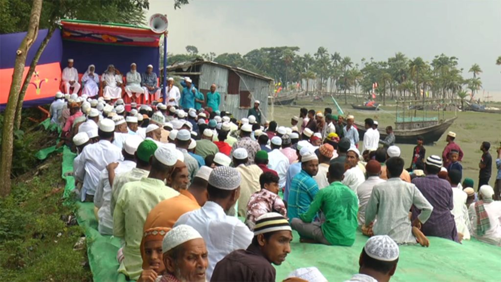 ইলিশের জন্য মেঘনার তীরে দোয়া-মোনাজাত ও কোরআন খতম